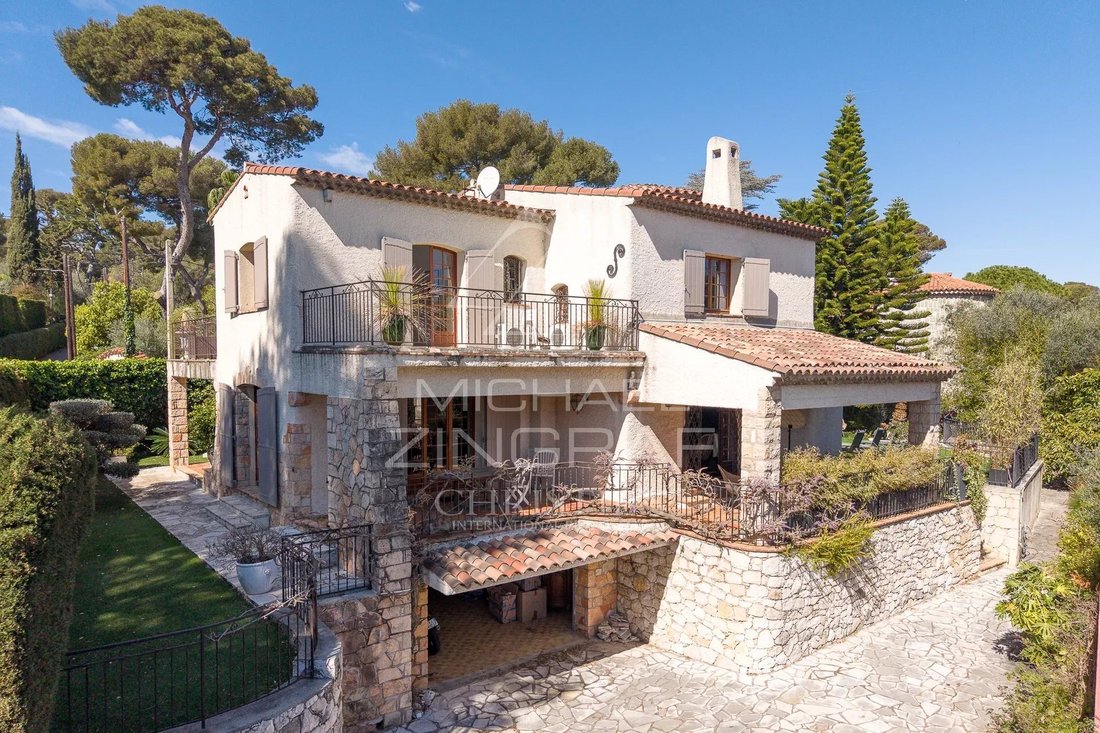 Villa in Antibes, Provence-Alpes-Côte d'Azur, France 3 - 13724062