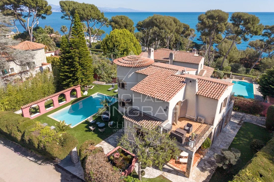 Villa in Antibes, Provence-Alpes-Côte d'Azur, France 1 - 13724062