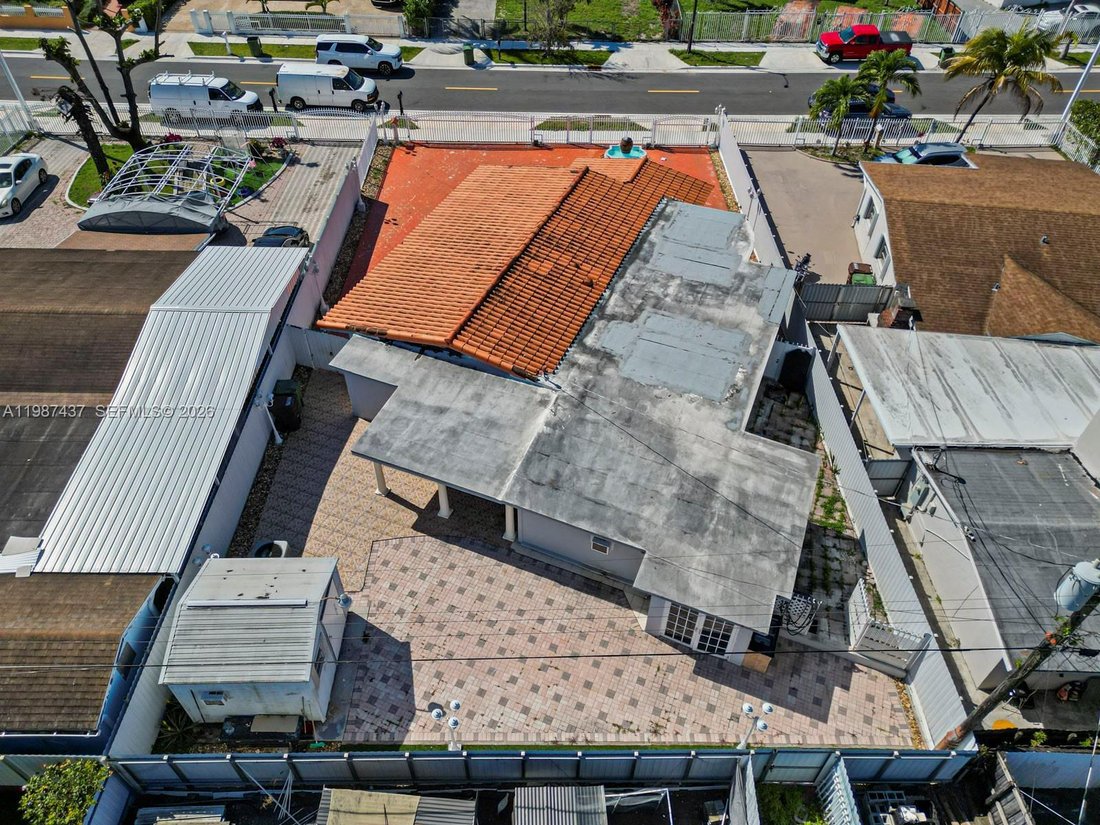 House in Hialeah, Florida, United States 5 - 17531137