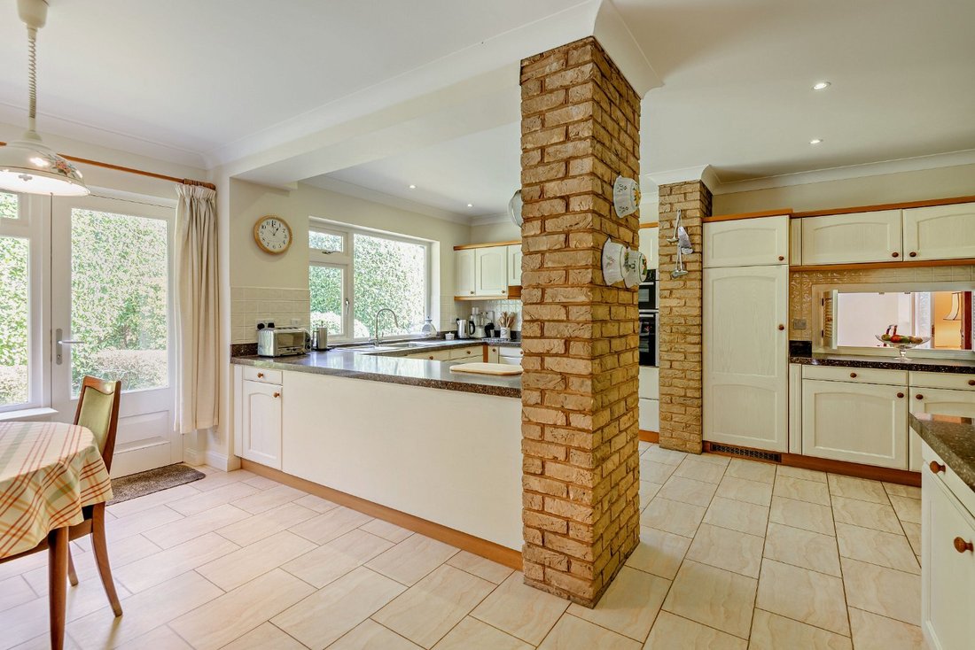 House in Sunningdale, England 3 - 17531163