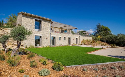 18th Century Château Facing The Luberon