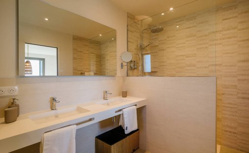 18th Century Château Facing The Luberon