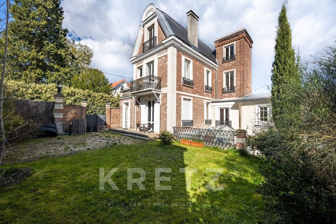 House in Poincare, Garches, France 1 - 17532491