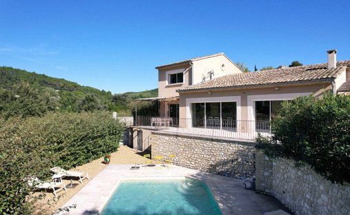 Estate in Saint-Hippolyte-de-Montaigu, Occitania, France 1