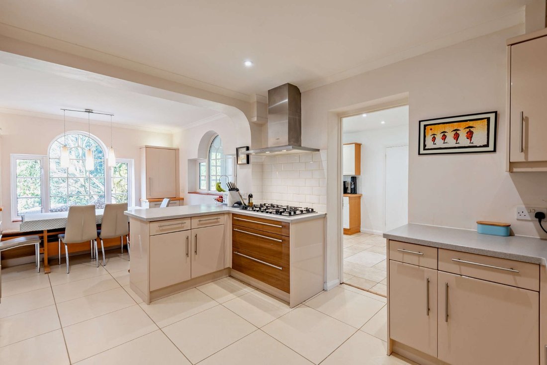 House in South Ascot, England 4 - 17531132