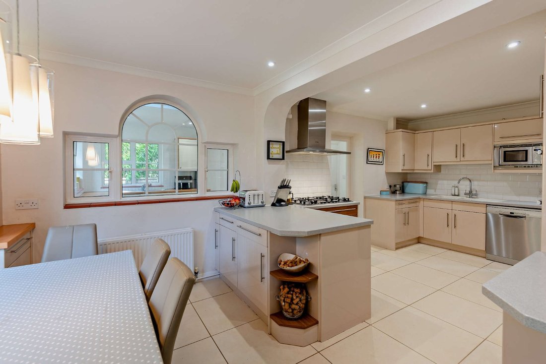 House in South Ascot, England 5 - 17531132