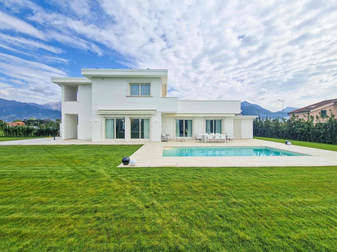House in Pietrasanta, Tuscany, Italy 1 - 17533399