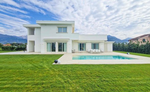 House in Pietrasanta, Tuscany, Italy 1