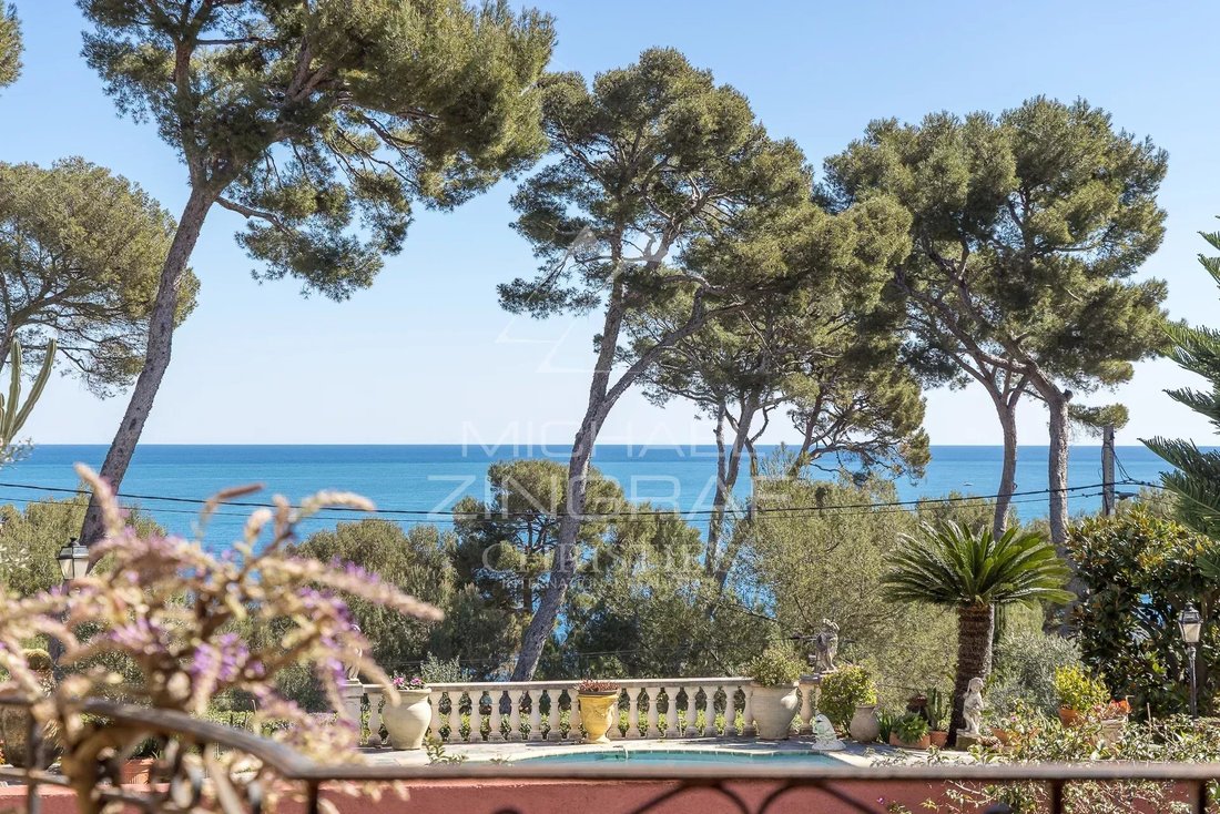 Villa in Antibes, Provence-Alpes-Côte d'Azur, France 2 - 13724062