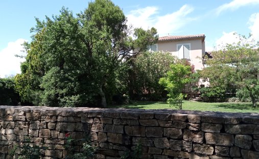 Maison à Saint-Étienne-du-Grès, Provence-Alpes-Côte d'Azur, France 1