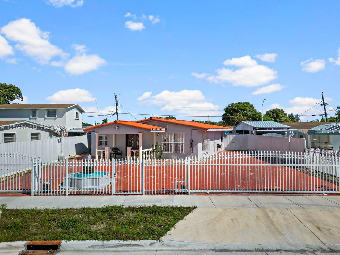 House in Hialeah, Florida, United States 2 - 17531137
