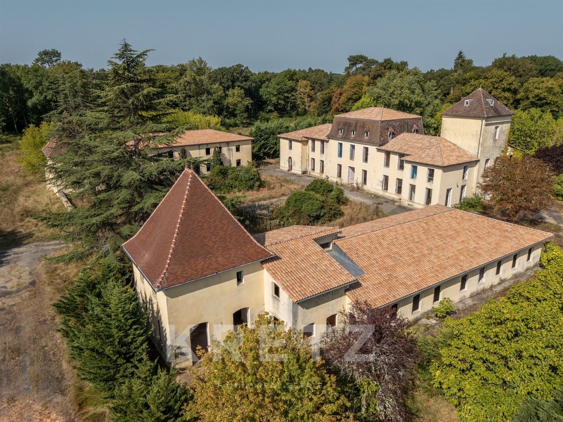 Castle in Saint Bruno-Saint Augustin, Bordeaux, France 1 - 17532411