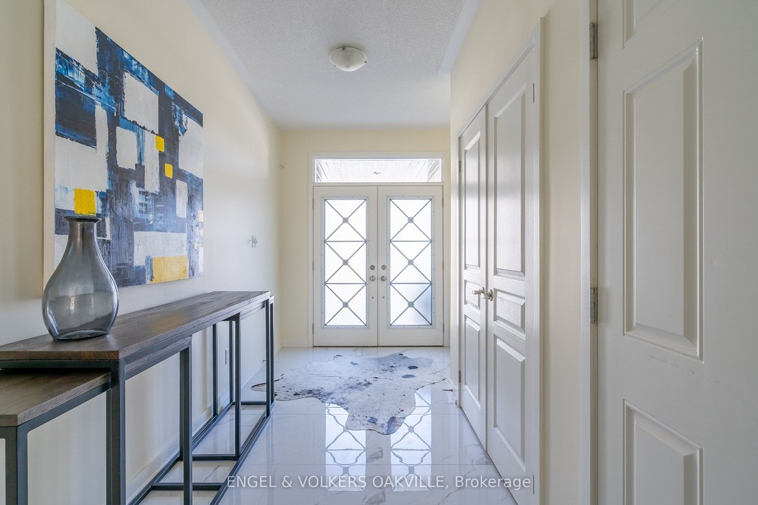 Townhouse in Oakville, Ontario, Canada 4 - 17535104