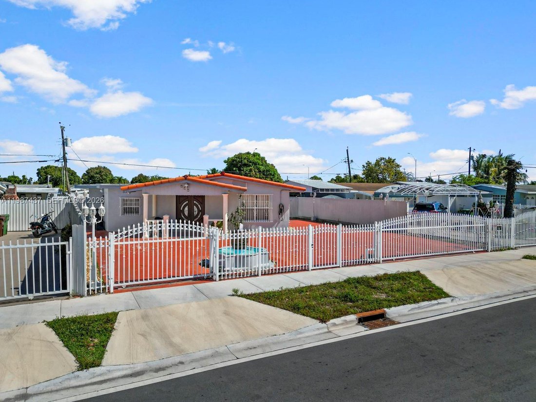 House in Hialeah, Florida, United States 1 - 17531137