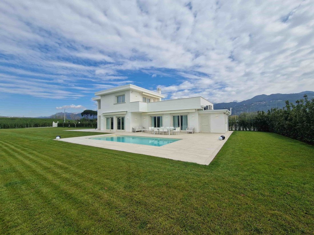 House in Pietrasanta, Tuscany, Italy 2 - 17533399