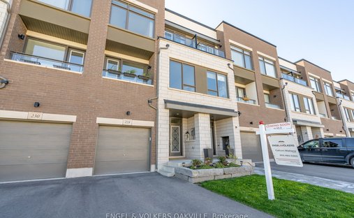 House in Oakville, Ontario, Canada 1