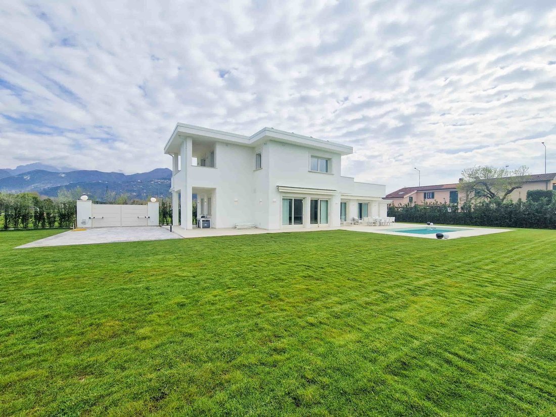 House in Pietrasanta, Tuscany, Italy 4 - 17533399