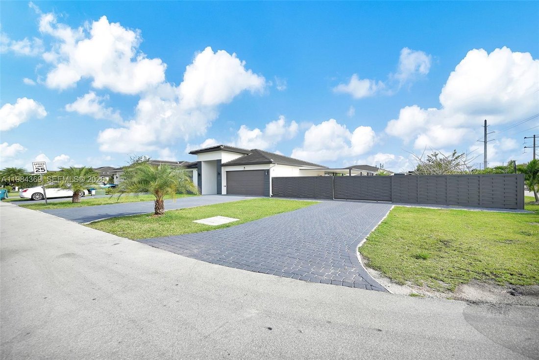 House in Miami, Florida, United States 1 - 17531150