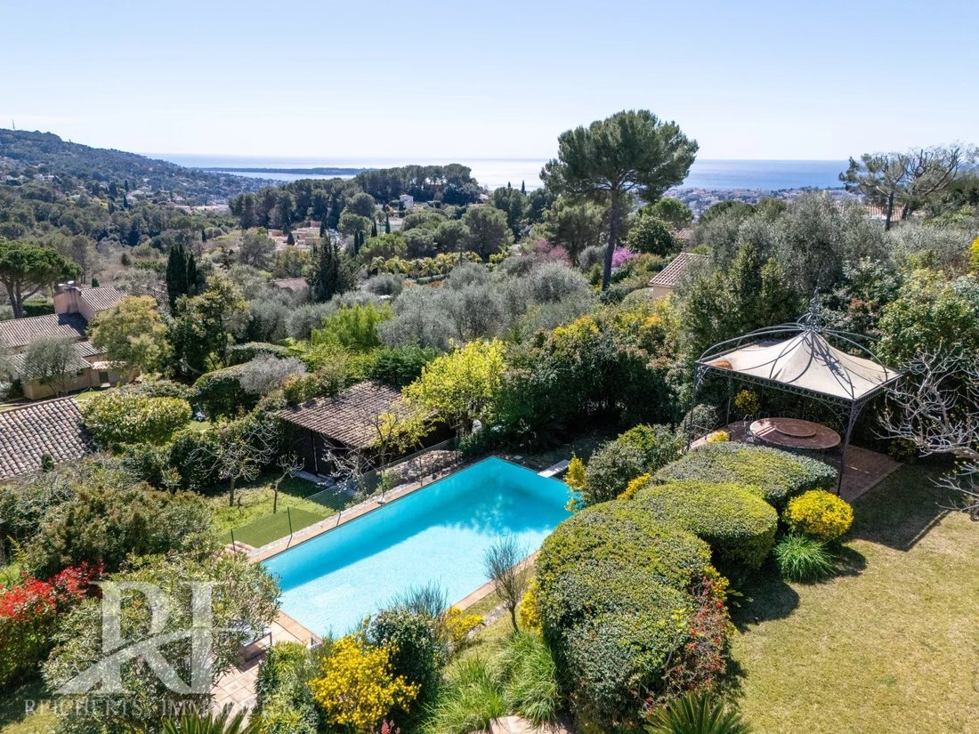 Villa in Mougins, Provence-Alpes-Côte d'Azur, France 1 - 17532027