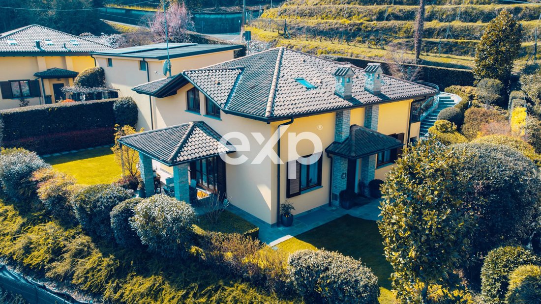 Villa in Montano, Lombardy, Italy 1 - 17534977