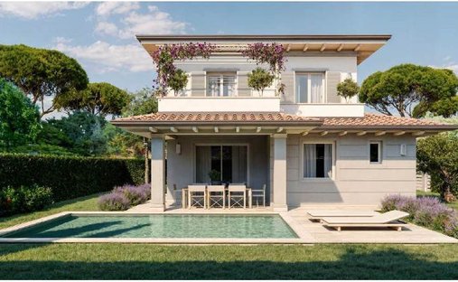 Villa in Pietrasanta, Tuscany, Italy 1