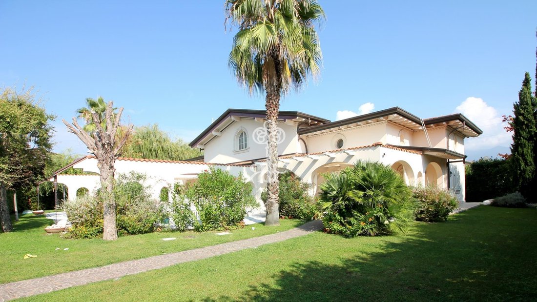 Villa in Center, Forte dei Marmi, Tuscany 3 - 17533797