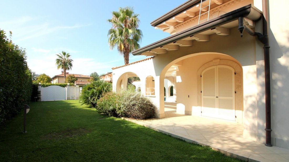 Villa in Center, Forte dei Marmi, Tuscany 4 - 17533797