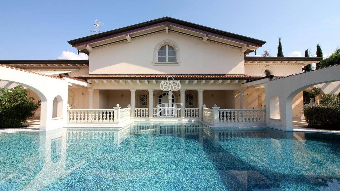 Villa in Center, Forte dei Marmi, Tuscany 1 - 17533797