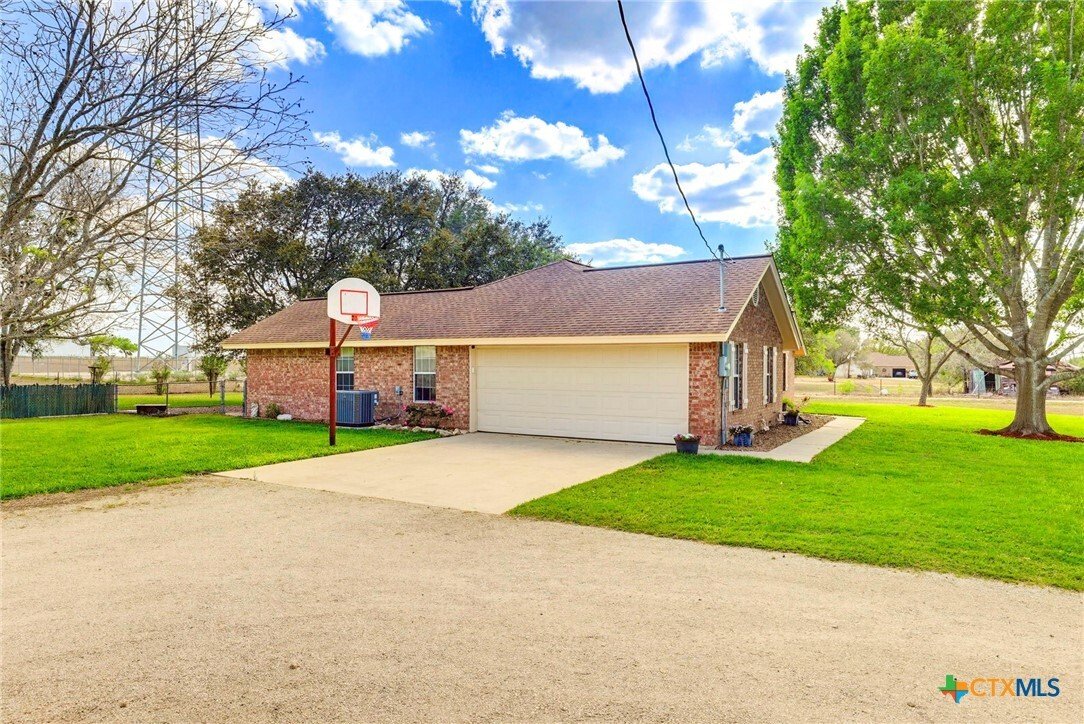 House in Poth, Texas, United States 4 - 17533861