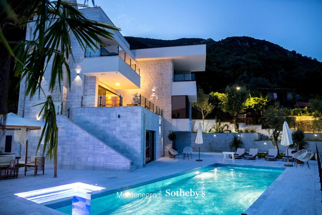 Villa in Đenovići, Herceg Novi Municipality, Montenegro 5 - 17534815