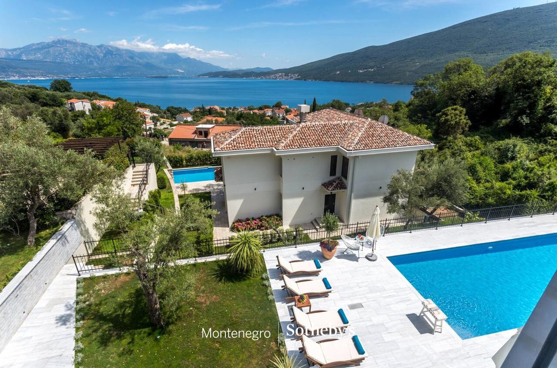 Villa in Đenovići, Herceg Novi Municipality, Montenegro 1 - 17534815