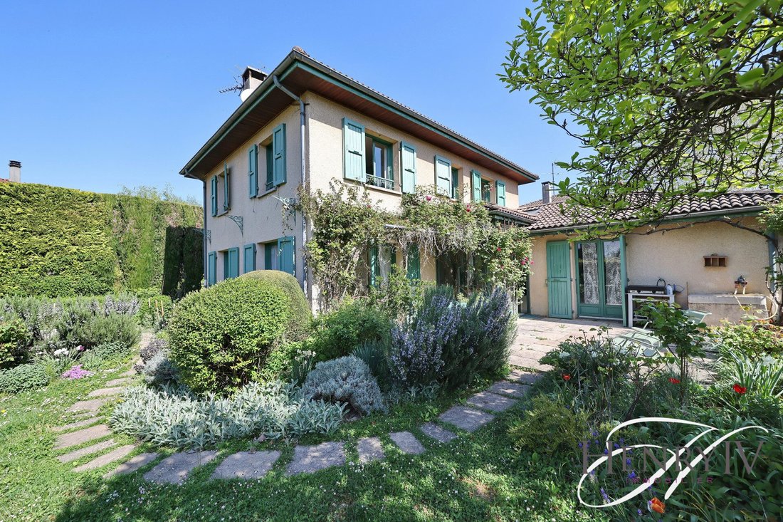 Villa in Eybens, Auvergne-Rhône-Alpes, France 1 - 17536247