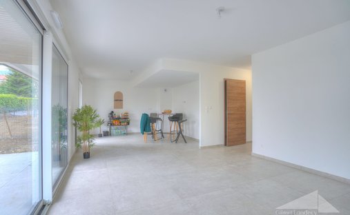 Apartamento en Divonne-les-Bains, Auvernia-Ródano-Alpes, Francia 1