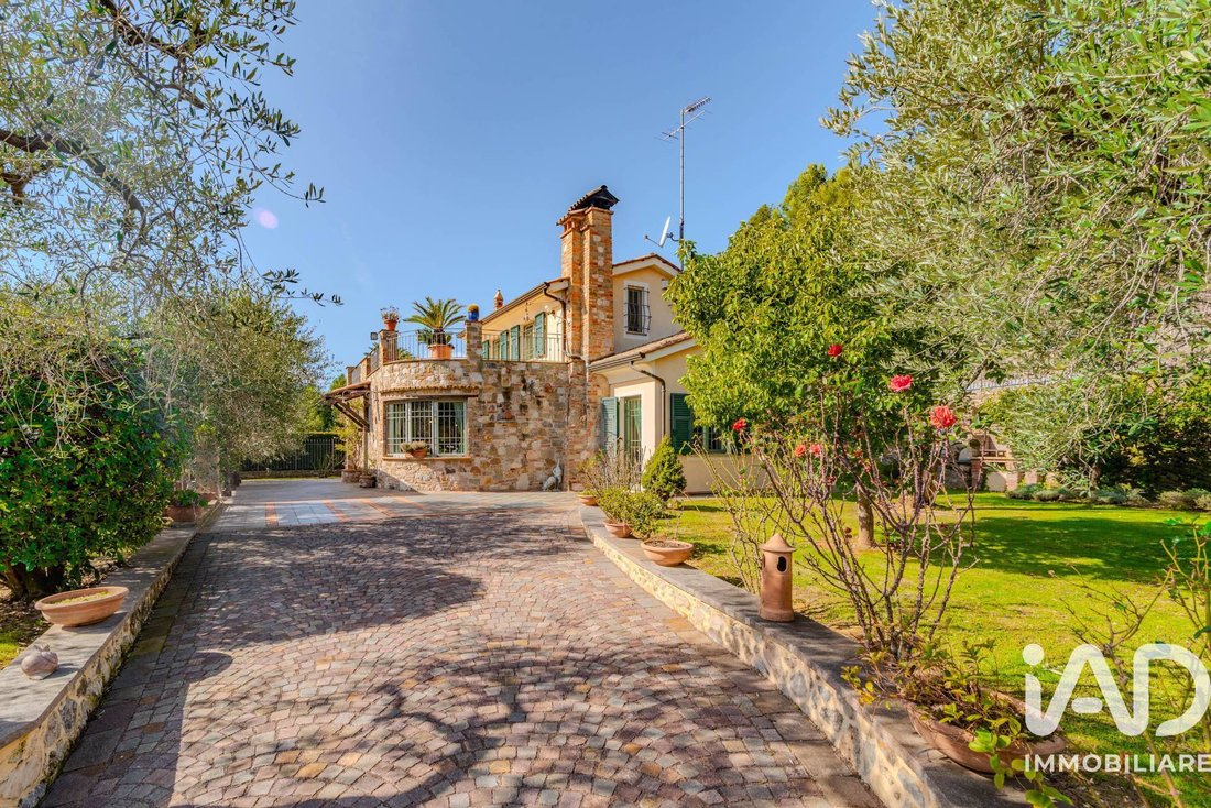 Villa in Villanova d'Albenga, Liguria, Italy 1 - 17535705