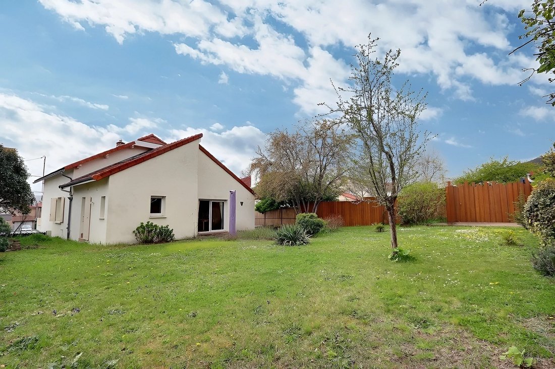 House in La Fontaine du Bac, Clermont-Ferrand, France 1 - 17536110