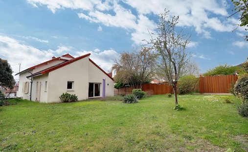 House in La Fontaine du Bac, Clermont-Ferrand, France 1