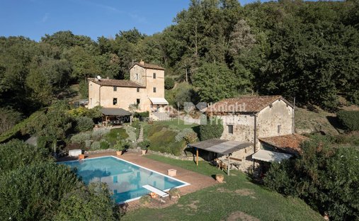 Maisons de campagne à Zone Monte San Quirico - Sant'Alessio, Lucques, Toscane 1