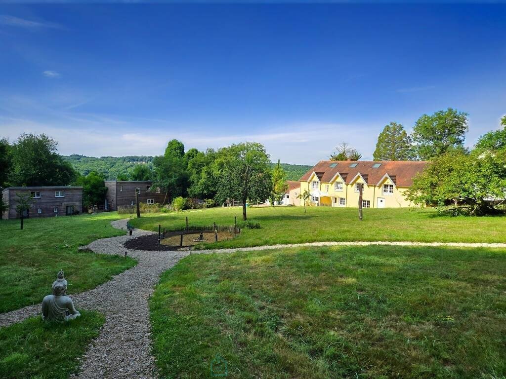 Estate in Coulommiers, Ile-de-France, France 1 - 17537120