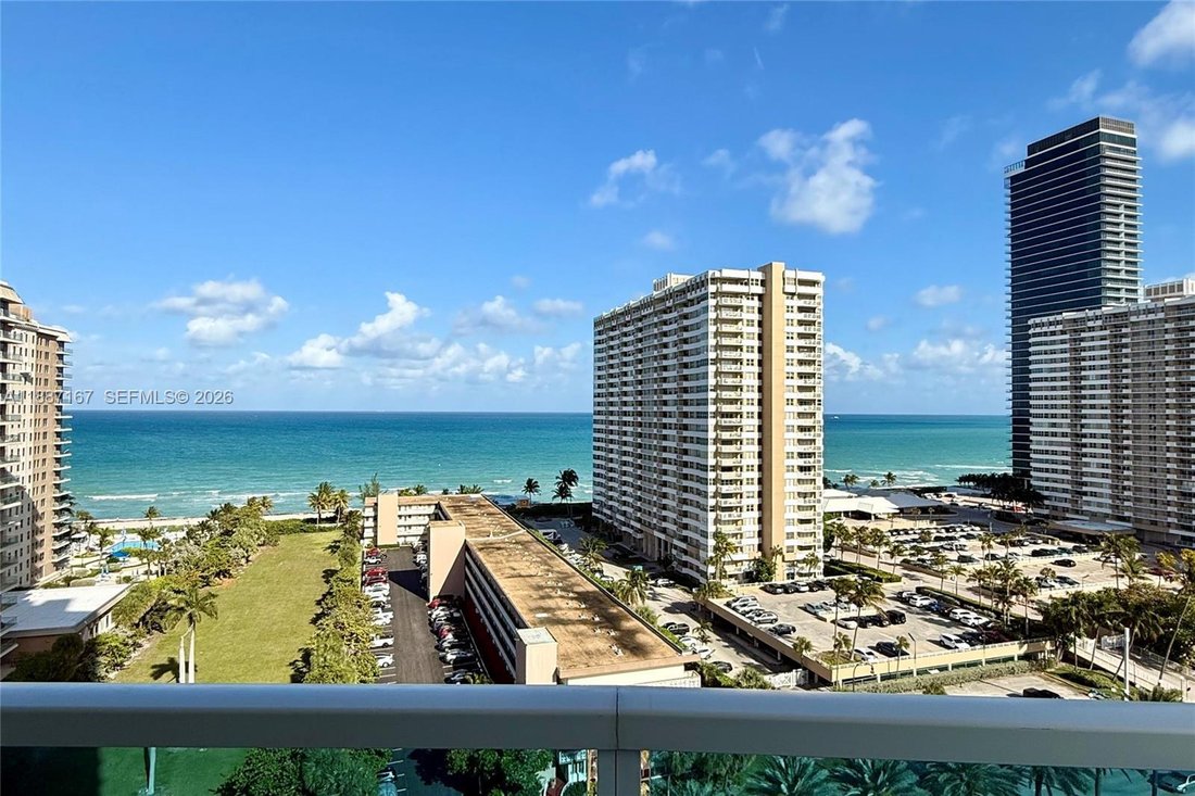 Condo in Hallandale Beach, Florida, United States 2 - 17206191