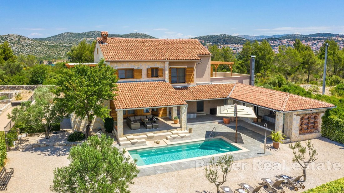 Villa in Gradska cetvrt Varos, Sibenik, Sibenik-Knin County 2 - 17537042