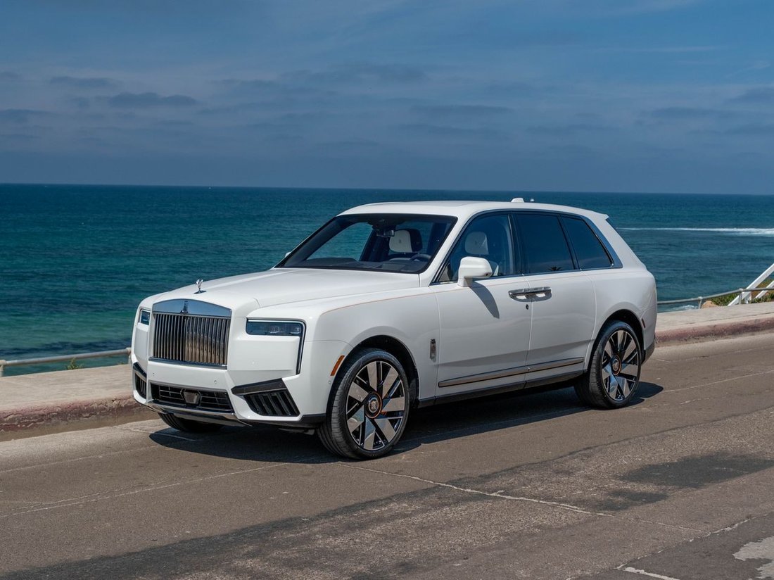 Suv in La Jolla, CA, United States 1 - 17537344