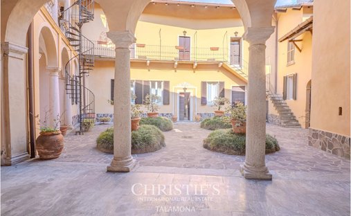 Estate in Porto Valtravaglia, Lombardy, Italy 1