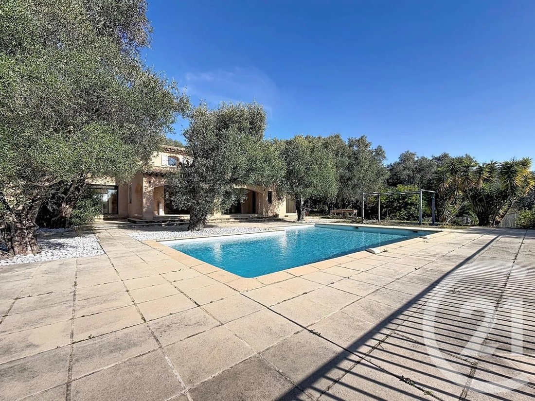 House in Mougins, Provence-Alpes-Côte d'Azur, France 1 - 17537242