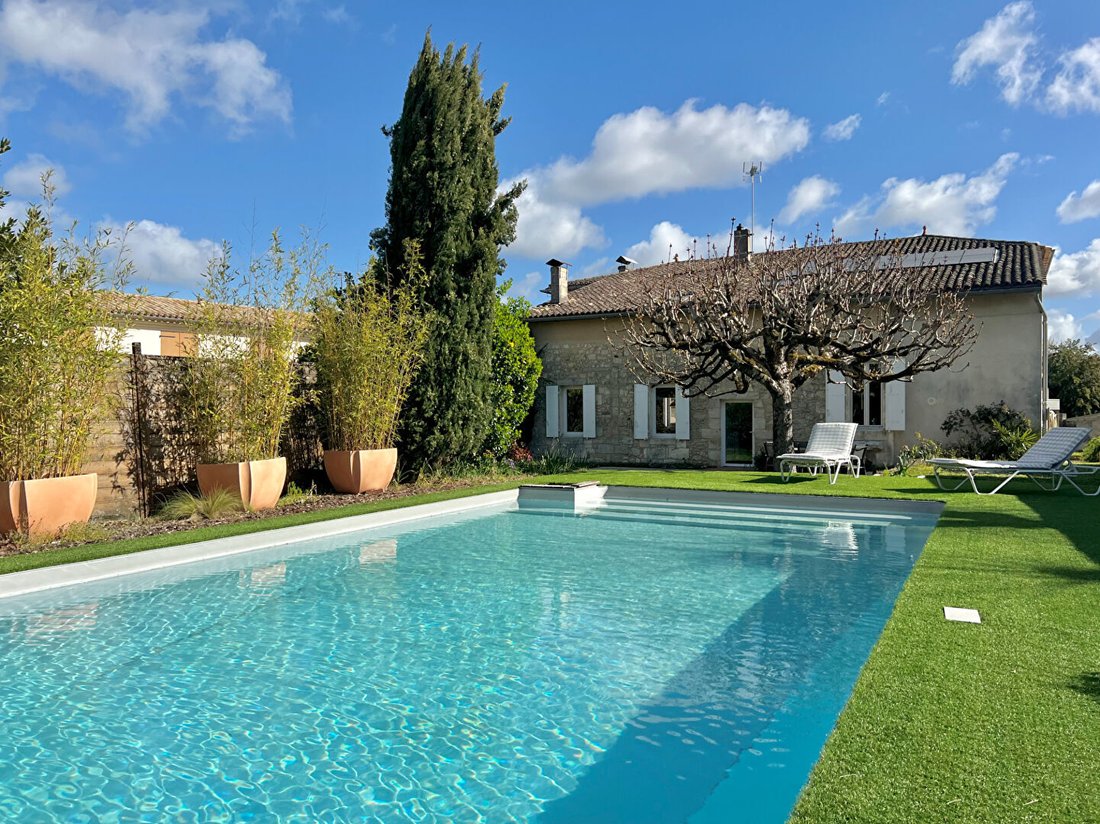Villa in Galgon, Nouvelle-Aquitaine, France 1 - 17537386