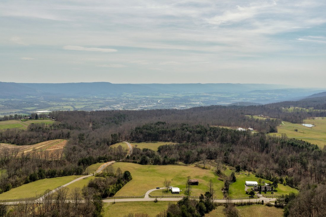 Farm Ranch in Pikeville, Tennessee, United States 2 - 17537061