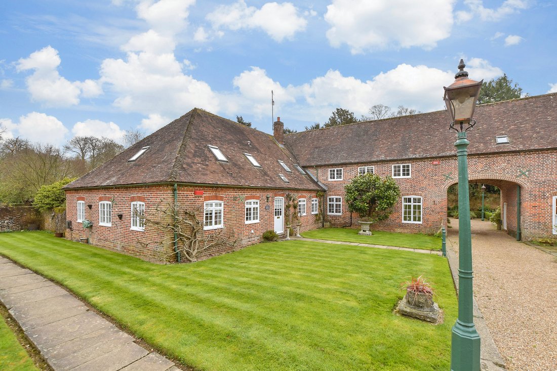 House in Acrise, England 1 - 17537428