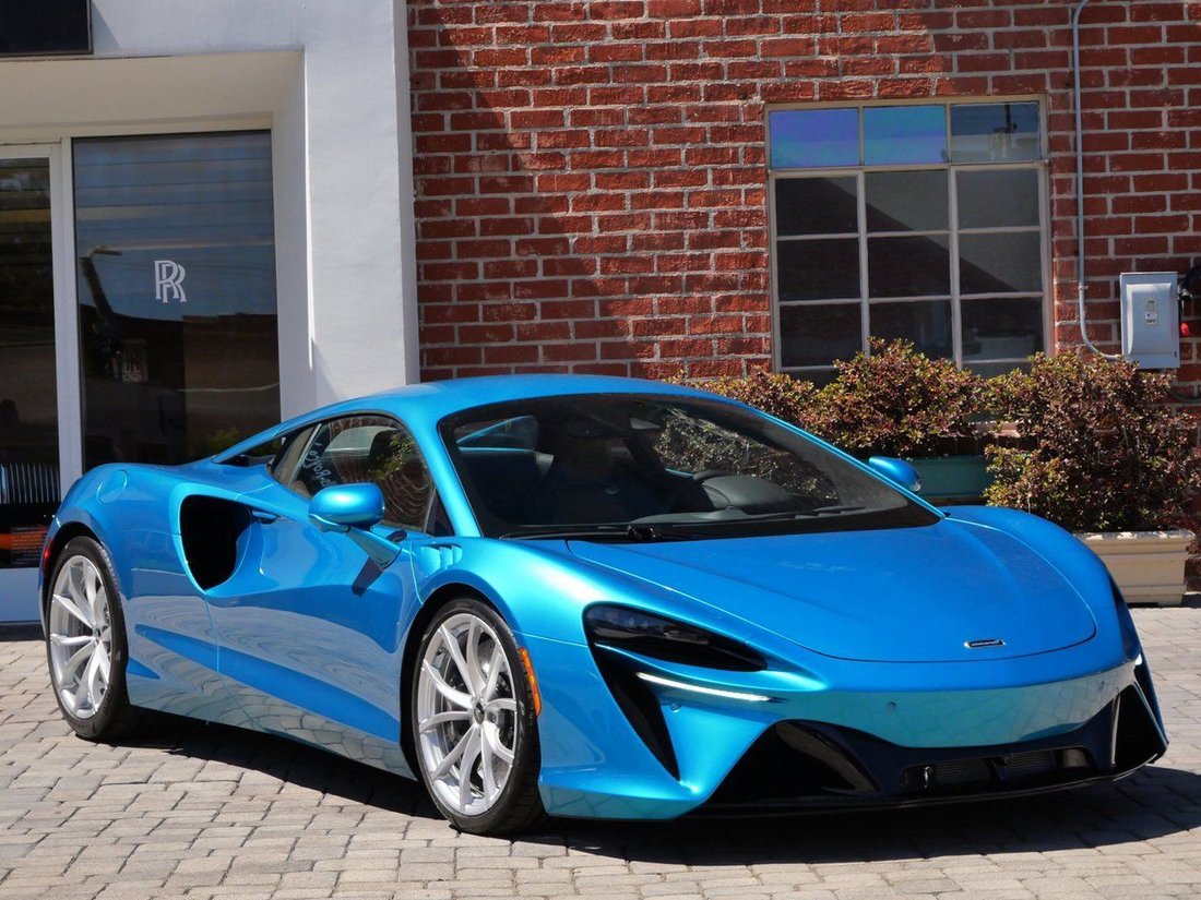 Coupe in Beverly Hills, CA, United States 1 - 17537259