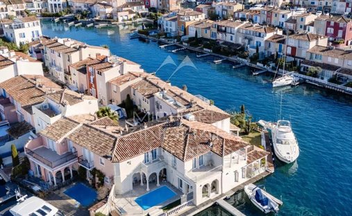 Villa in Port Grimaud, Grimaud, Provence-Alpes-Côte d'Azur 1