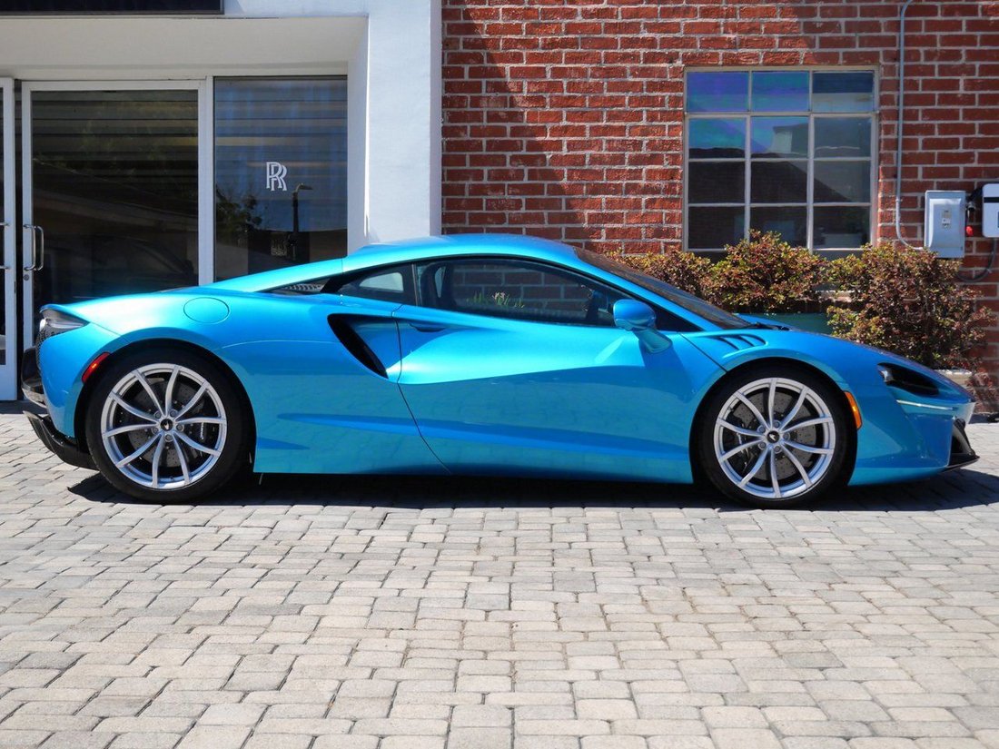 Coupe in Beverly Hills, CA, United States 3 - 17537259