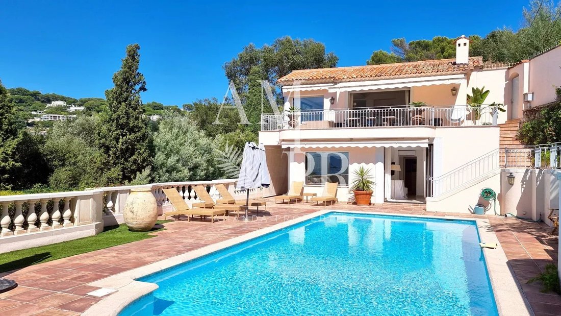 Villa in Cannes, Provence-Alpes-Côte d'Azur, France 3 - 10877251